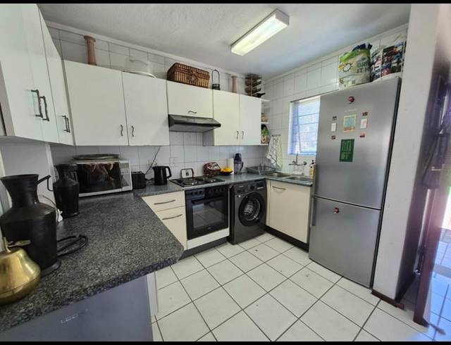 2 BEDROOM TOWNHOUSE FOR SALE IN RACEVIEW